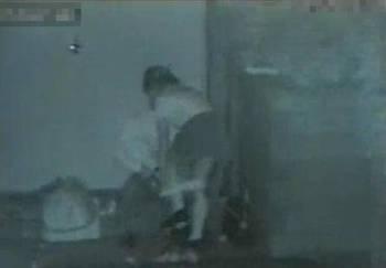 夜晚公园情侣吃奶照片,情侣共享美食温馨瞬间