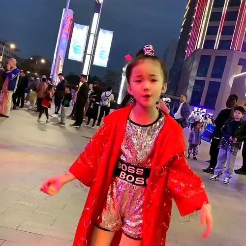 网红唱歌小女孩,网红小女孩的歌唱之旅